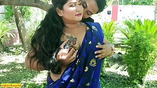 Desi hot Housewife Amazing XXX sex with reference to New Indian boy! Hot sex