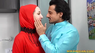 रज़िया भाभी ने पति के घर पे होते हुए पराये मर्द से चूत चुदवायी